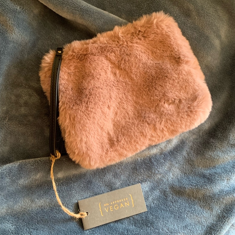 New EXPRESSIONS NYC Rose Pink Plush BAG Wristlet 9x7 inch Gold Zipper closure